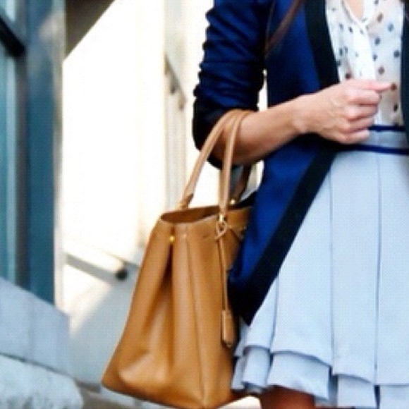 PRADA Lux Saffiano Leather Tote- camel- no zipper - Picture 14 of 15